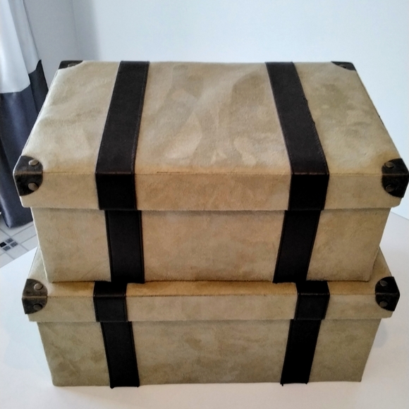 Suede storage boxes with faux leather strapping - Picture 2 of 9